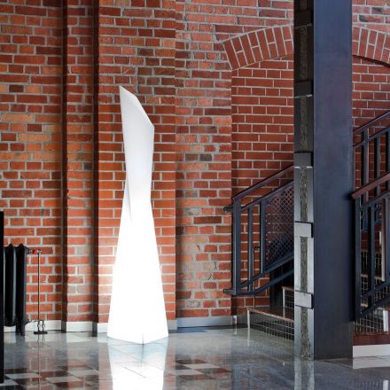 Lámpara de jardín Manhattan Slide Design expuesta en interior