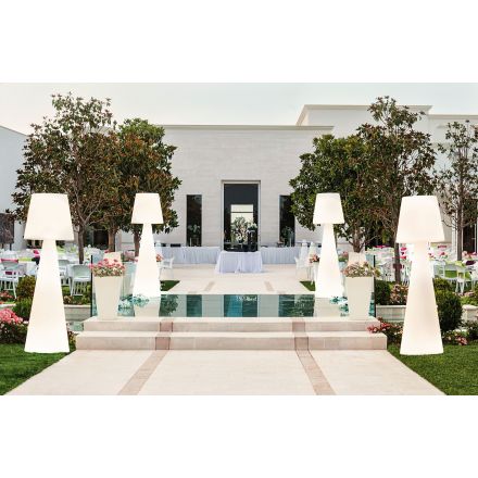 Lámpara jardín Pivot Ali Baba Slide Design expuesta en exterior de día
