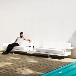 Sofá con mesa incorporada de 2 + 2 plazas diseñado por Jorge Pensi