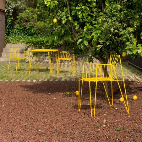 Sillas y mesas Rambla de Mobles 114 en color amarillo