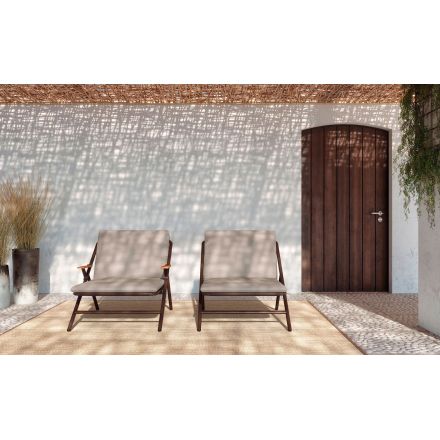 Sillón lounge Garda para exterior con brazos en madera de Iroko de Bivaq
