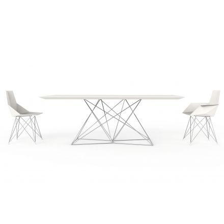 Sillas y mesa Faz en color blanco y patas de acero