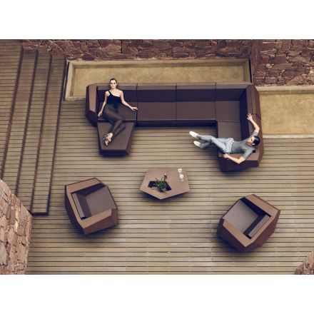 Vista aérea de Faz salón, la combinación del color bronce con la madera y el color de la piedra crea un ambiente de lujo