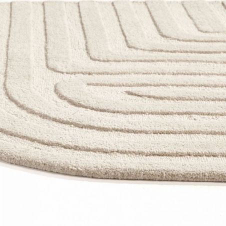 Alfombra Curve con esquinas redondeadas en lana y poliéster de Kuatro Carpets