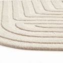 Alfombra Curve con esquinas redondeadas en lana y poliéster de Kuatro Carpets