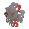 Reloj De Pared Due95 Con Números Colocados De Diferentes Formas Y Colores de CalleaDesign