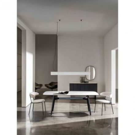 Mesa de comedor Lewood shaped 2 con un diseño moderno minimalista de Sovet Italia