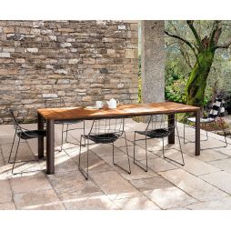 Mesa para jardín Kodo Doghe con sobre en madera de Iroko y estructura en aluminio