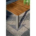 Mesa para jardín Kodo Doghe con sobre en madera de Iroko y estructura en aluminio Mesa para jardín Kodo Doghe con sobre en madera de Iroko y estructura en aluminio