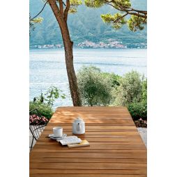 Mesa Slim Doghe para exterior en madera de Iroko y aluminio
