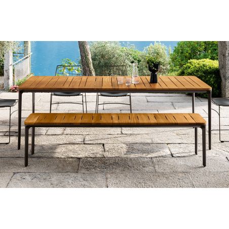 Mesa Slim Doghe para exterior en madera de Iroko y aluminio