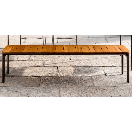 Banco Slim Doghe para exterior en madera de Iroko y aluminio