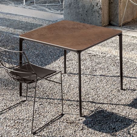 Mesa cuadrada Slim para exterior en cerámica y aluminio