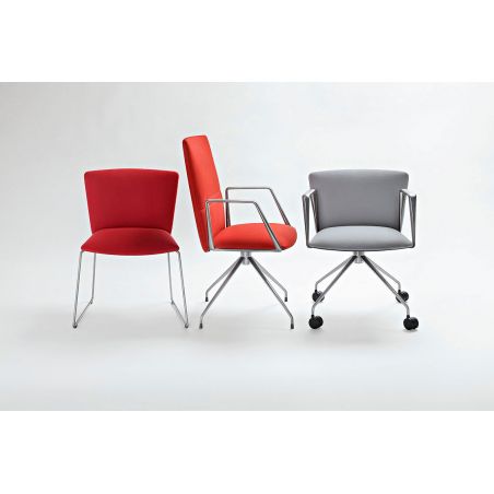 Vela, silla de conferencia respaldo medio con reposabrazos de aluminio, base de 4 radios fijos sobre ruedas