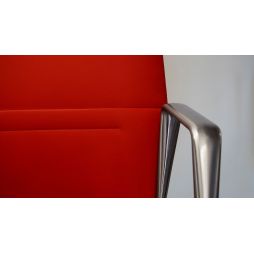 Vela, silla ejecutivo respaldo medio con reposabrazos de aluminio, base de 5 radios giratorios sobre ruedas, altura regulable