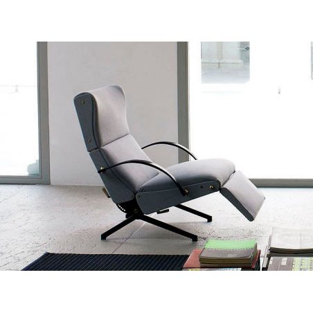 P40, sillón relax, base de metal pintado de color negro