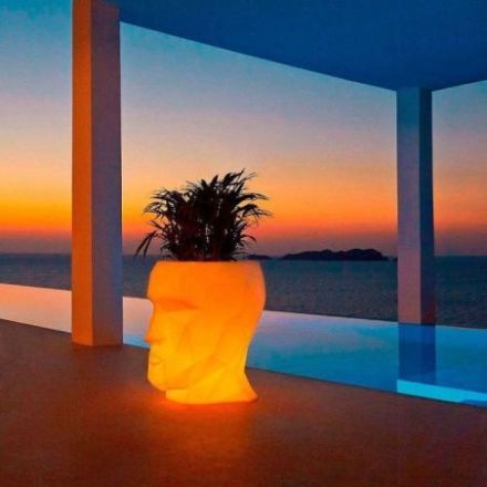Macetero con luz cabeza Adan de Vondom