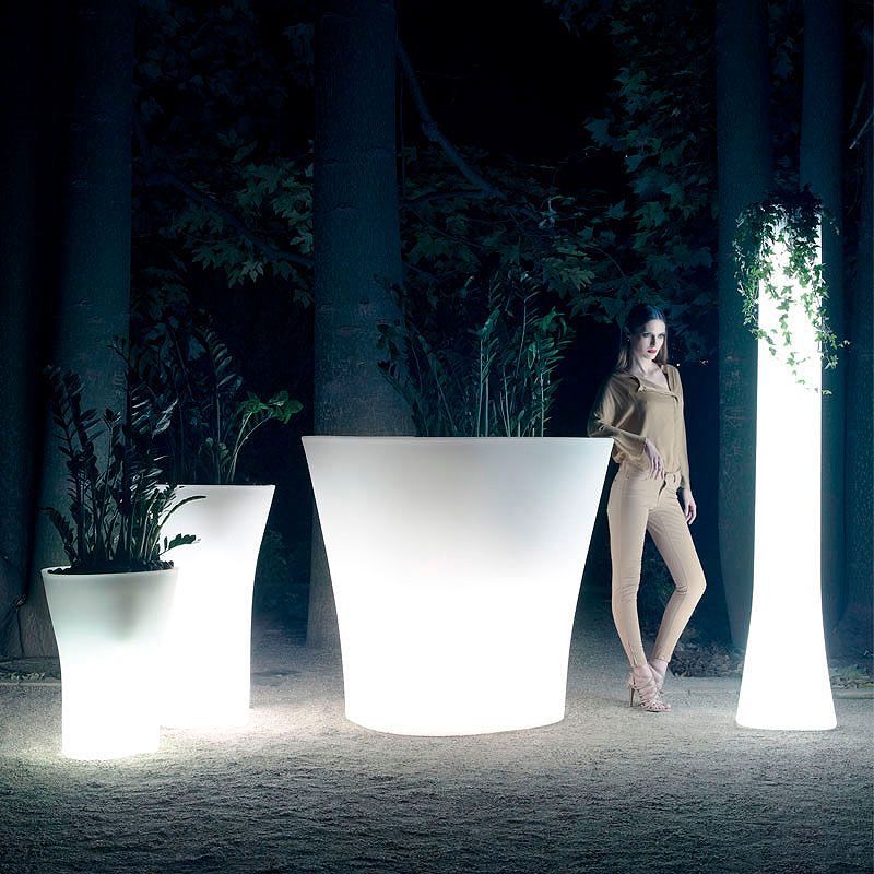 Maceteros con luz Bones para exterior de Vondom Maceteros con luz Bones para exterior de Vondom