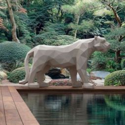 Hyou, figura de leona en líneas geométricas de la colección Origami de Vondom