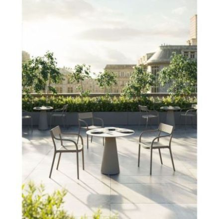 Silla Madison Dots, con puntos perforados en el asiento de Vondom