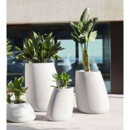 Macetero Stone en polietileno para exterior de Vondom