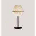 Lámpara de mesa Hotel M de Luzifer LZF base negro mate encendida