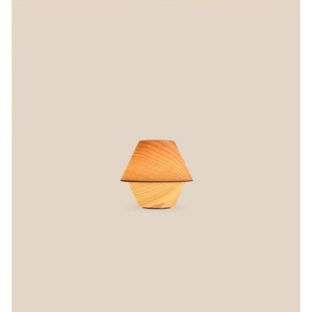 Hotel M de Luzifer LZF pantalla Haya Natural encendida
