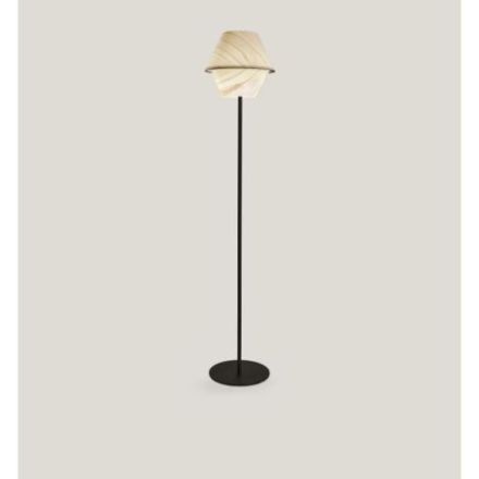 Lámpara de pie Hotel P de Luzifer LZF base negro mate encendida