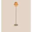 Lámpara de pie Hotel P de Luzifer LZF base dorada pantalla Haya Natural encendida Lámpara de pie Hotel P de Luzifer LZF base dorada pantalla Haya Natural encendida