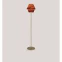 Lámpara de pie Hotel P de Luzifer LZF base dorada pantalla Cereza Natural encendida Lámpara de pie Hotel P de Luzifer LZF base dorada pantalla Cereza Natural encendida