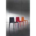 Pura, una silla de poliuretano en colores de Sovet Italia