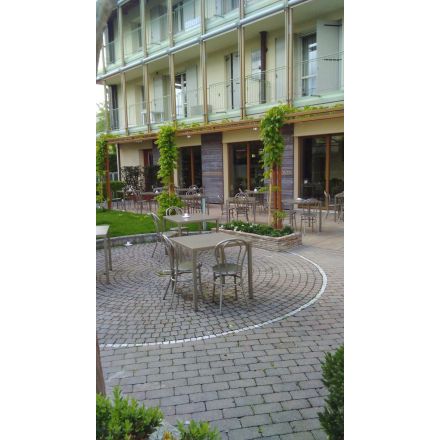 Silla Bistro con asiento redondo, en acero galvanizado para jardín de RD Italia en la terraza del hotel la torre montegrotto