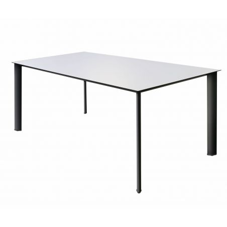 Dafne, una mesa en aluminio con tablero HPL de RD Italia