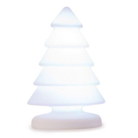 Snowy, un árbol de Navidad con luz