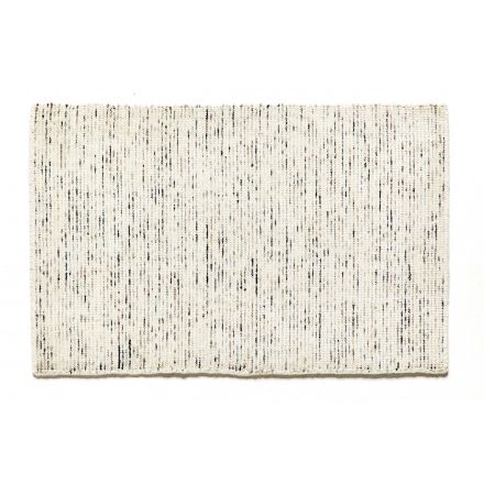 West, una alfombra de algodón y lana tejida a mano de Kuatro Carpets en color ivory