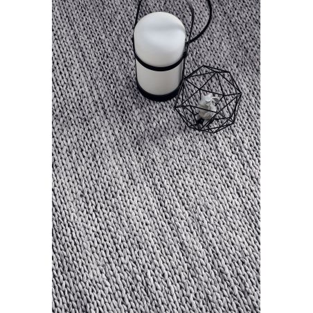Unique, una alfombra única tejida a mano en colores suaves de Kuatro Carpets
