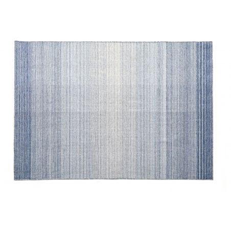 Alfombra Horizon tejida a mano con un patrón degradado de color de Kuatro Carpets en color blue