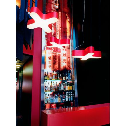 Lámpara de suspensión X-Club de Luzifer LZF pantalla Blanco Marfil pantalla Rojo