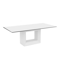 Vela Mesa, con forma cuadrada y de diseño elegante de Vondom color lacado brillo blanco
