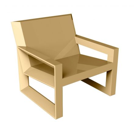 Frame Butaca, moderna silla ideal para espacios abiertos de Vondom color lacado brillo beige