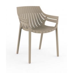 Spritz, un sillón muy ligero diseñado por Archirivolto, apto para cualquier ambiente de Vondom color basic ecru