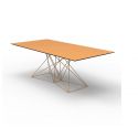 Mesa con patas de acero Faz, estabilidad y vanguardia de Vondom color basic beige